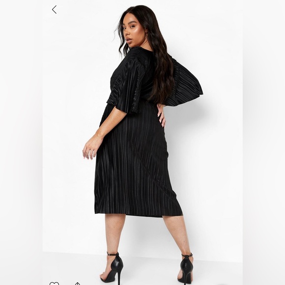 Plus Plisse Wrap Dress - Picture 2 of 9
